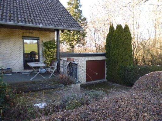 Einfahrt und Garage und Eingang zur ETW (seperat)