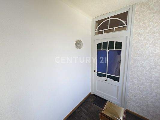 Eingangstür zur Wohnung im 1.OG