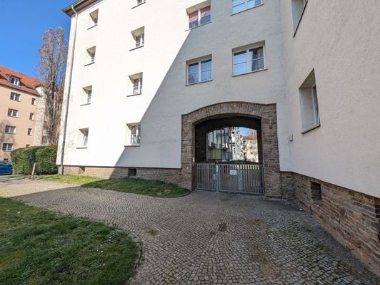 Abschließbarer Hofeingang