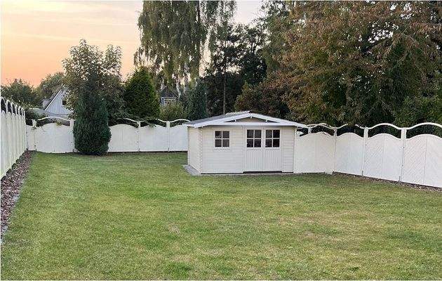 Der Garten mit Gerätehütte.jpg