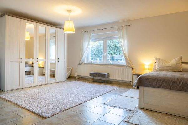 großer Hobbyraum im Gartengeschoss