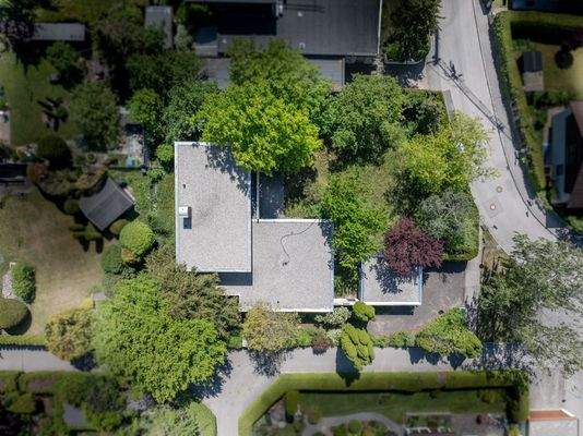 Schönes Grundstück mit Altbestand