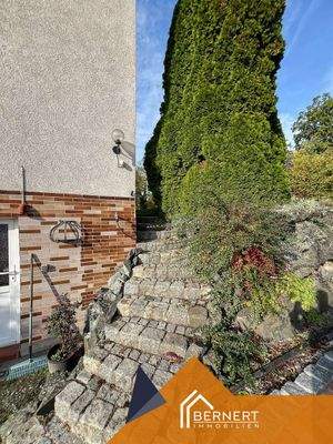 Weg zum Haupteingang