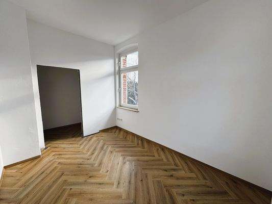 Leeres Zimmer mit Holzboden