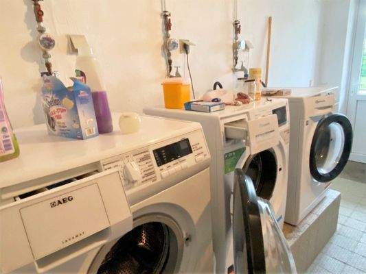 Gemeinschaftlicher Wasch- u Trockenkeller