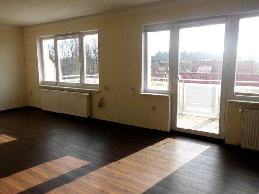 eins der hellen, freundlichen Wohnzimmer