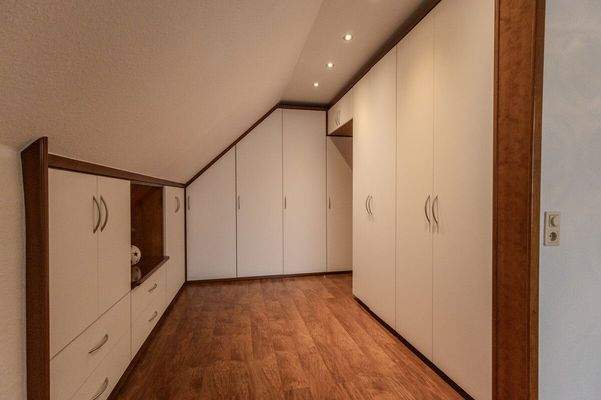 Ankleide mit Einbauschränken