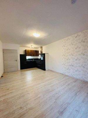 Blick auf die Küche im Wohnzimmer