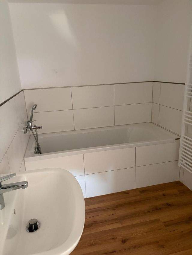 Wunderschönes Reihenmittelhaus nach Sanierung ab sofort Zwickau stadtnah zu vermieten - Photo 3
