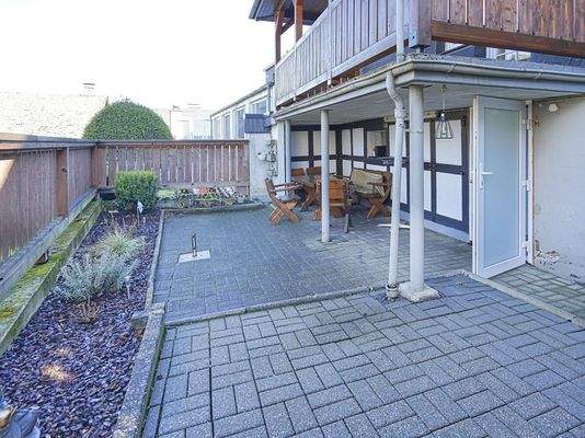 Terrasse, teils überdacht