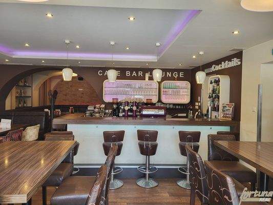 Cafe und Bar