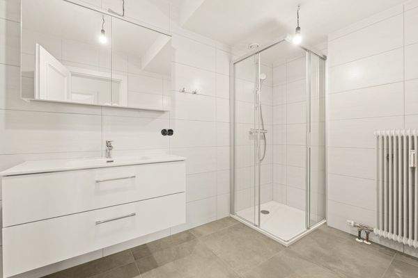 Schöne, sanierte 3 Zimmer Wohnung (Penthouse) 95,00m² mit Westloggia in Waidmannsdorf - Lodengasse