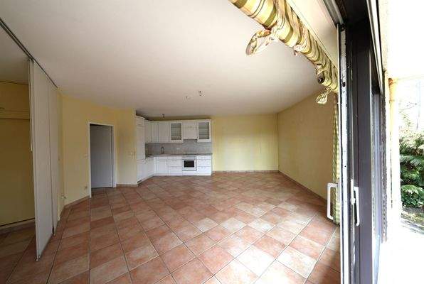 Blick von der Terrasse in das Apartment.JPG