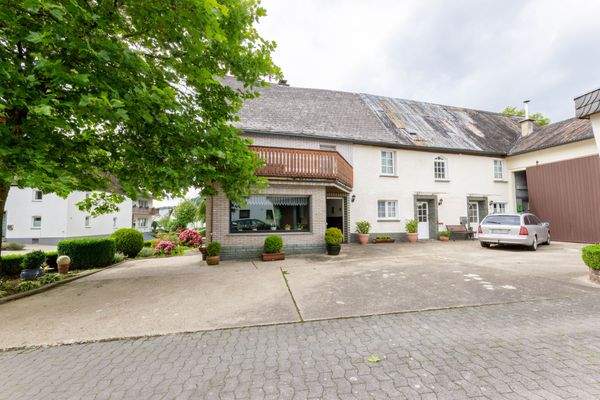 Zufahrt & Eingänge Einliegerwohnungen