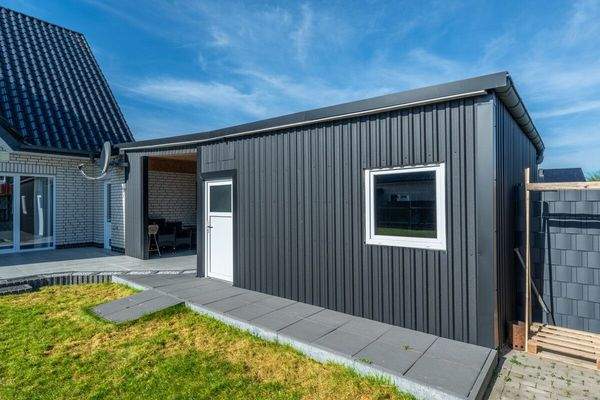 und großem Gartenhaus