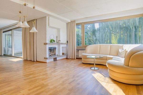 Lichtdurchfluteter Essbereich