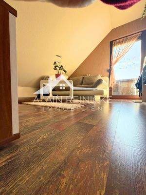 2. KiZi im DG mit Balkonzugang