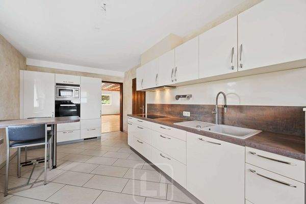 1. OG | Moderne Einbauküche