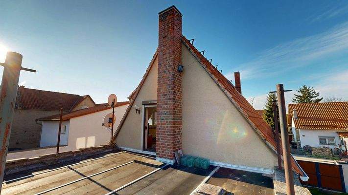 Mit Geländer und Terrassendielen können Sie wunderbar Ihren Feierabend auf der großzügigen Dachterrasse genießen