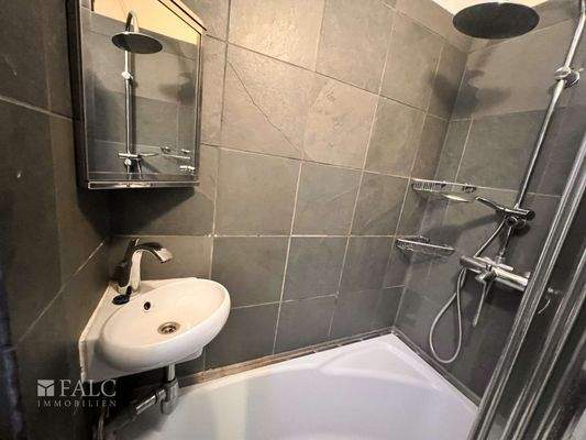 Wannendusche 4. OG