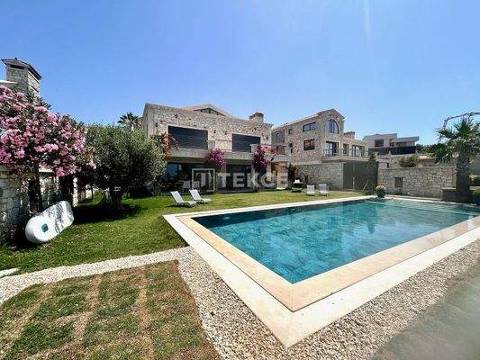 Detached Villa with Nature View and Swimming Pool in İzmir