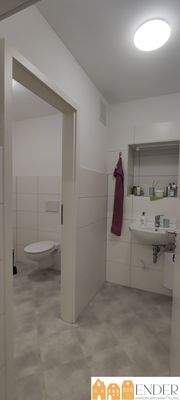 Zwei separate Toiletten.jpg
