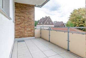 Loggia ca. 3,35 m x 1,40 m groß