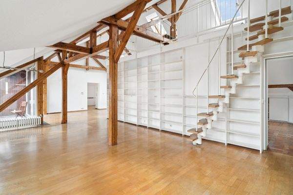 Wohn- und Essbereich mit Blick Richtung Eingang