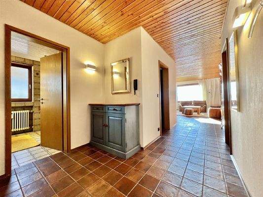 Freundlicher, heller Eingangsbereich