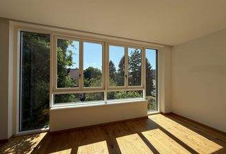 Lichtdurchfluteter Wohnraum