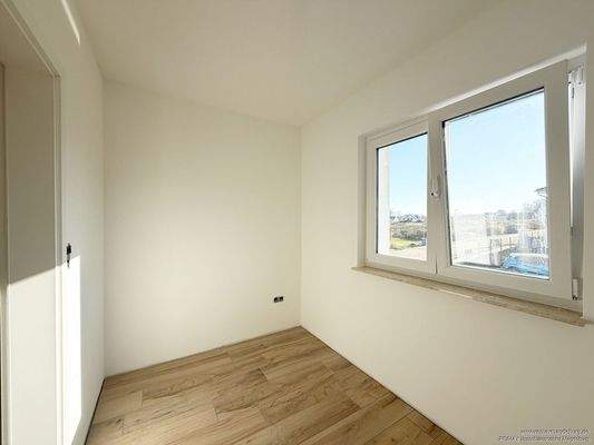 Büro oder Ankleidezimmer OG