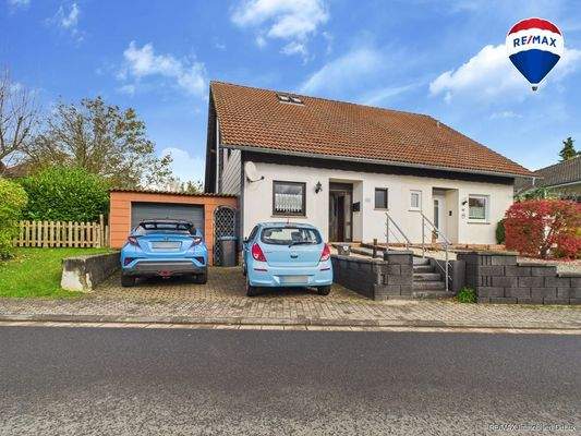 RE/MAX Immobilien DeLux Einfamilienhaus Niederlosheim Außenansicht