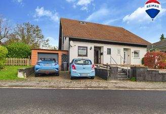 RE/MAX Immobilien DeLux Einfamilienhaus Niederlosheim Außenansicht