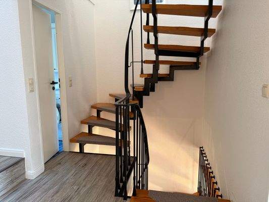 Offene Treppe ins Dachgeschoss