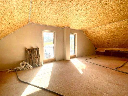 Dachgeschoss mit Balkon, noch frei zum Ausbauen