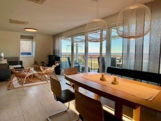 Wohn- und Essbereich mit Terrassenzugang