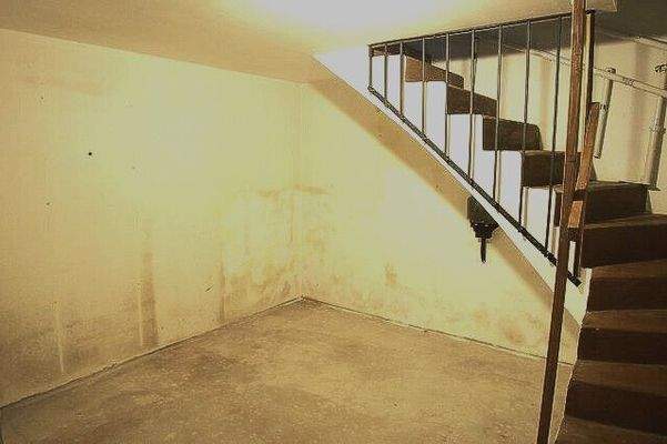 KG Abstellfläche unter Treppe