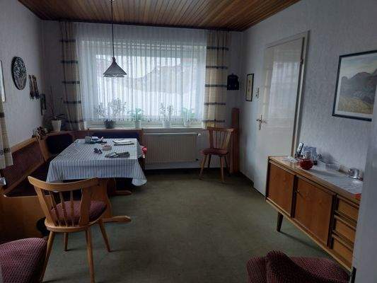 Esszimmer im EG möbliert