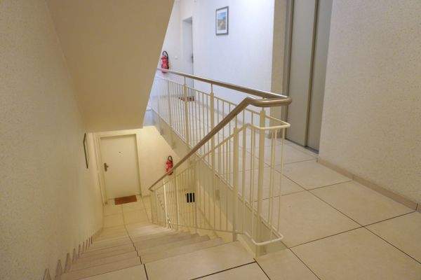 Treppenhaus mit Lift