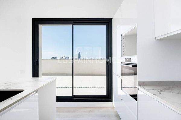 Properties in a Complex with Swimming Pool in Barcelona Andreu