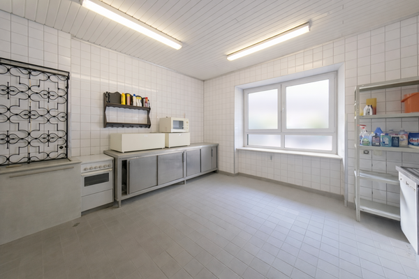 Küche der Gewerbeeinheit im Erdgeschoss