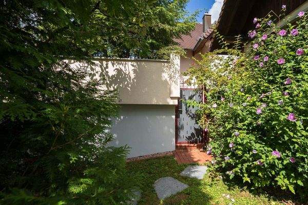 Zugang Flachdachterasse aus Garten