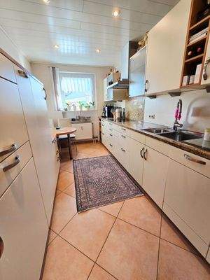 Küche mit Einbauküche