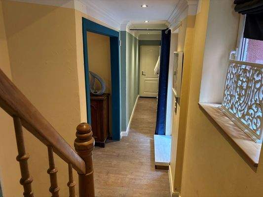 EG Flur Treppe zum Bad