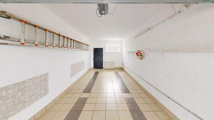 XXL-Garage ( 3 x 9 m)