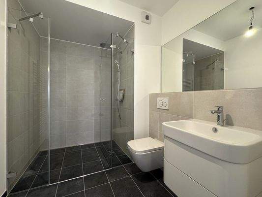 Badezimmer mit Dusche