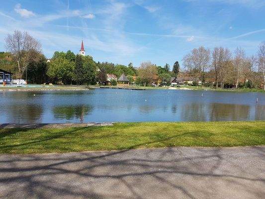 Öffentlicher Badeteich 