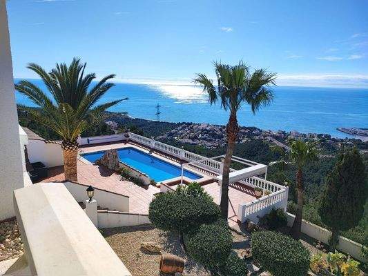 Terrasse und Pool.jpeg