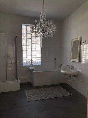 Bad mit Wanne &amp; Dusche.jpeg