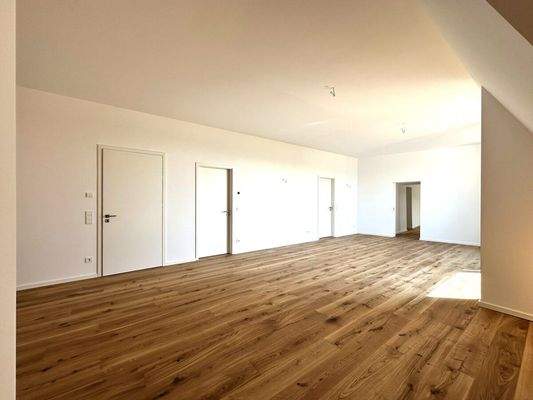 Blich aus der Küche Richtung Wohn-/ Essbereich